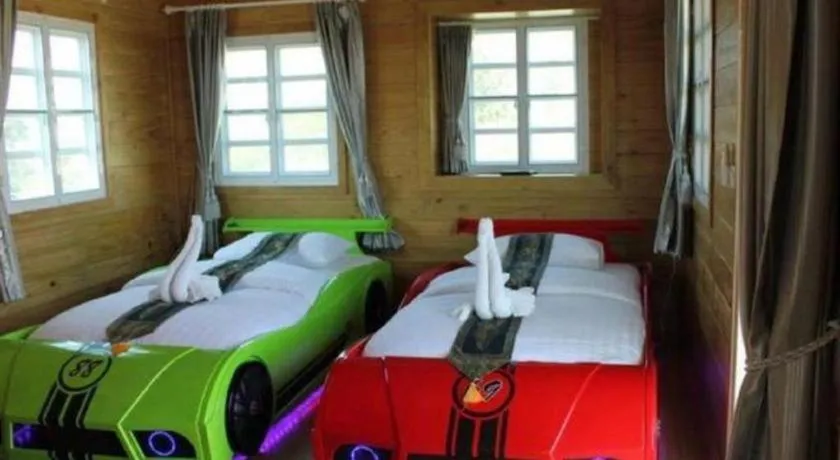 Bed in Montana Cotswolds Resort