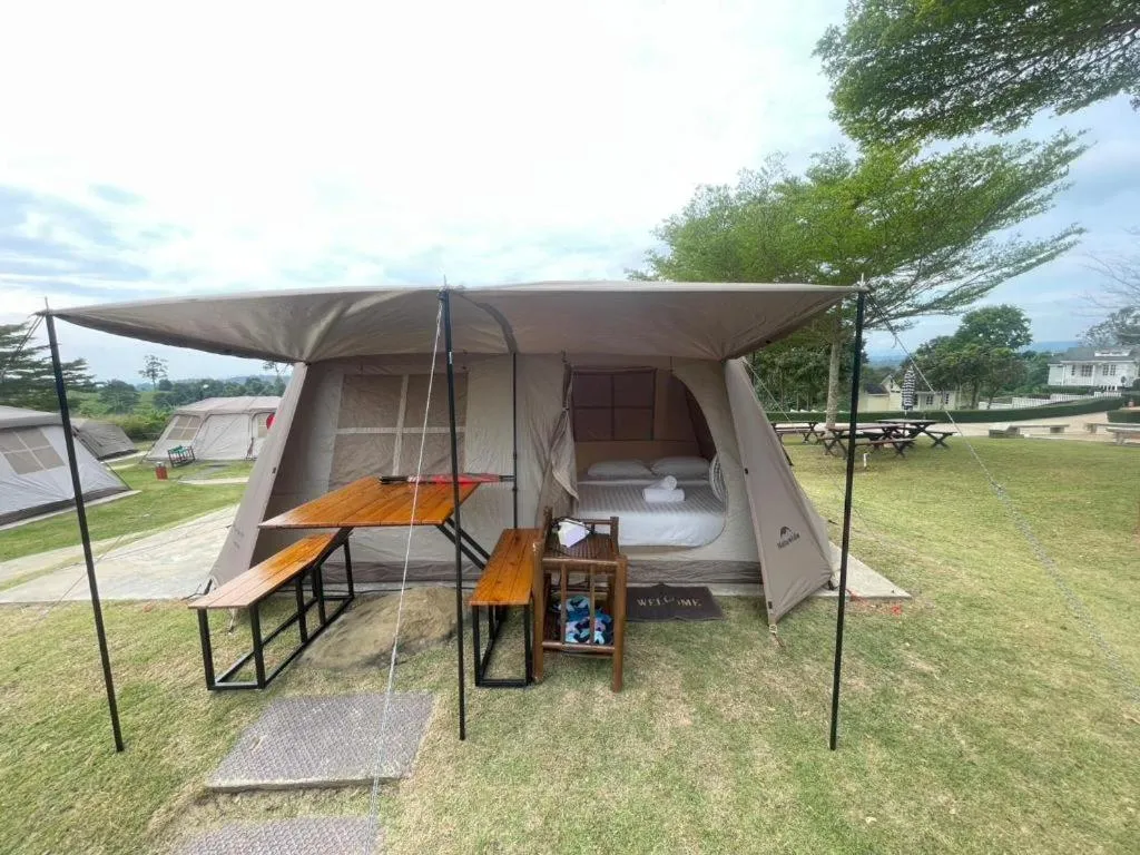 Montana Cotswolds Resort