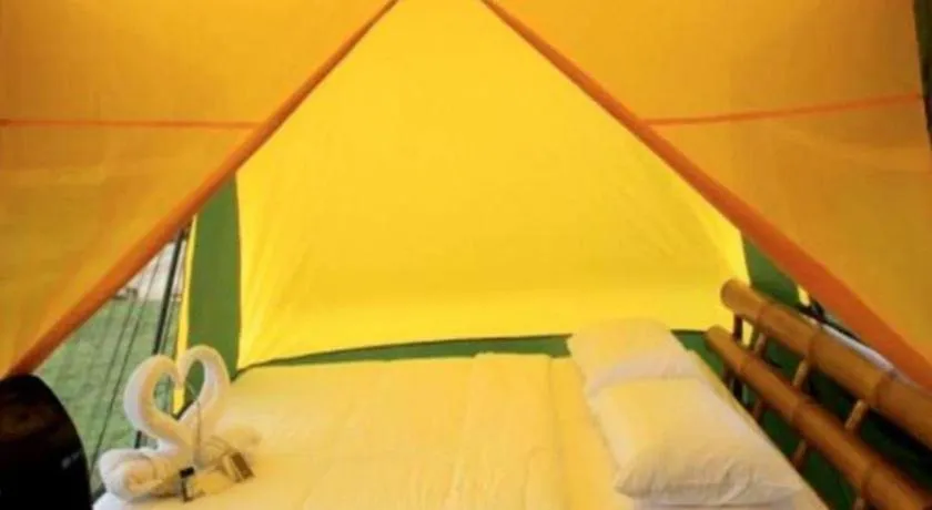 Bed in Montana Cotswolds Resort