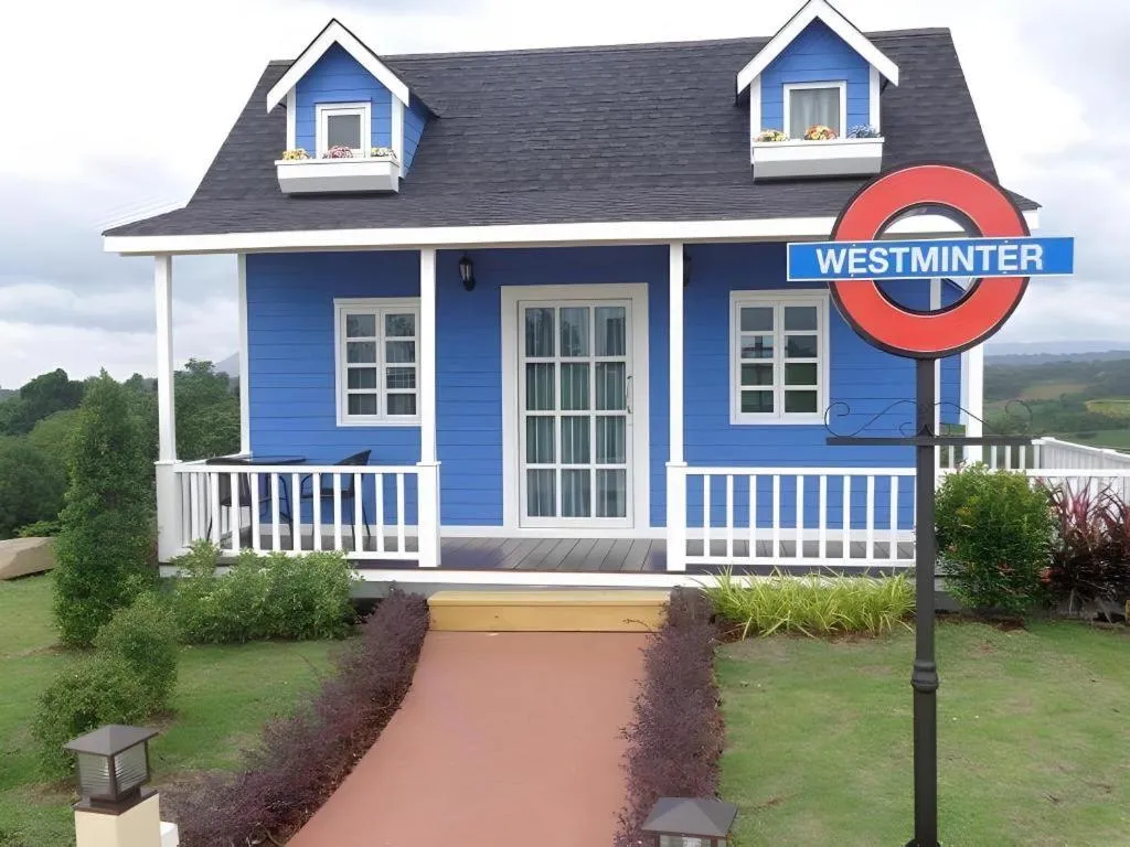 Montana Cotswolds Resort