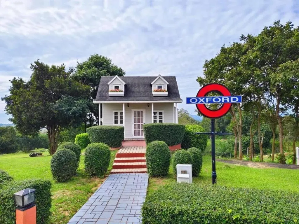 Montana Cotswolds Resort