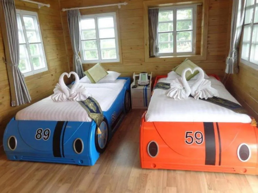 Bed in Montana Cotswolds Resort