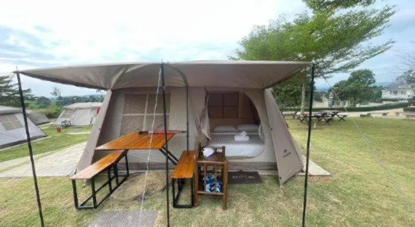 Montana Cotswolds Resort