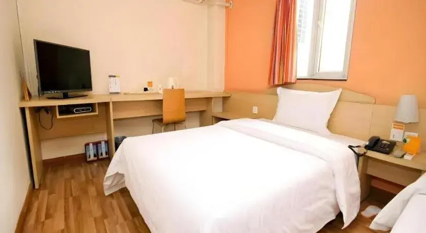 Bed in 7 Days Inn Xi'an Xijing Hospital Tonghuamen Metro Station Bed in 7 Days Inn Xi'an Xijing Hospital Tonghuamen Metro Station
