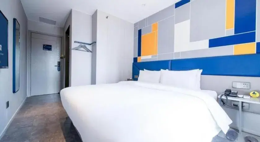 Bed in 7 Days Inn Xi'an Xijing Hospital Tonghuamen Metro Station Bed in 7 Days Inn Xi'an Xijing Hospital Tonghuamen Metro Station