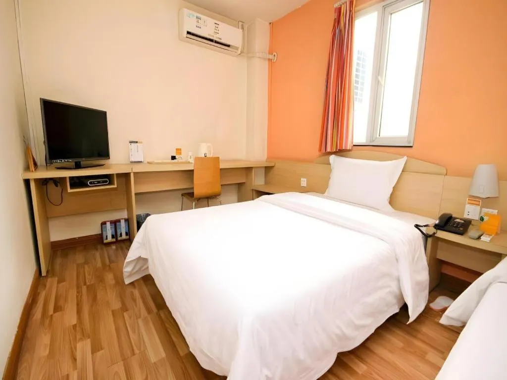 Bed in 7 Days Inn Xi'an Xijing Hospital Tonghuamen Metro Station