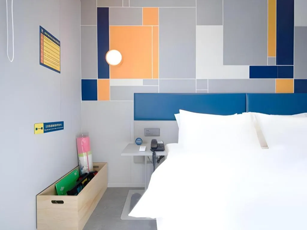 Bed in 7 Days Inn Xi'an Xijing Hospital Tonghuamen Metro Station