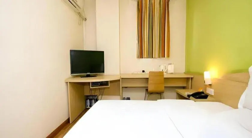 Bed in 7 Days Inn Xi'an Xijing Hospital Tonghuamen Metro Station Bed in 7 Days Inn Xi'an Xijing Hospital Tonghuamen Metro Station