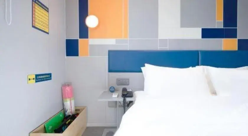 Bed in 7 Days Inn Xi'an Xijing Hospital Tonghuamen Metro Station Bed in 7 Days Inn Xi'an Xijing Hospital Tonghuamen Metro Station