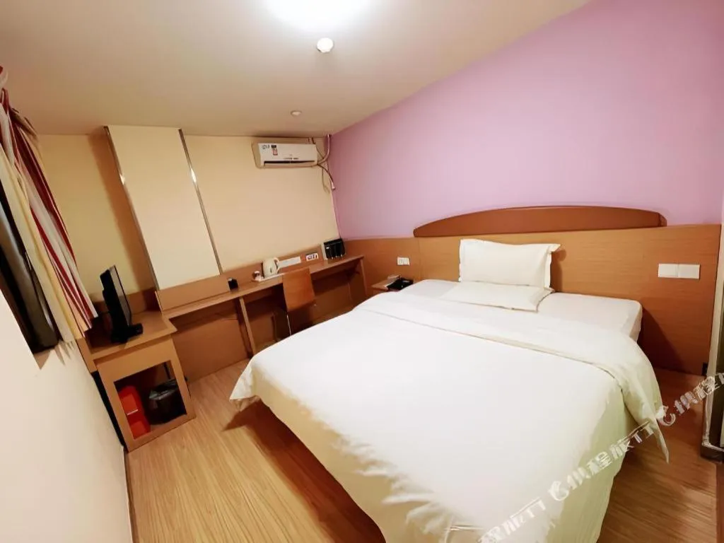 Bed in 7 Days Inn Xi'an Xijing Hospital Tonghuamen Metro Station