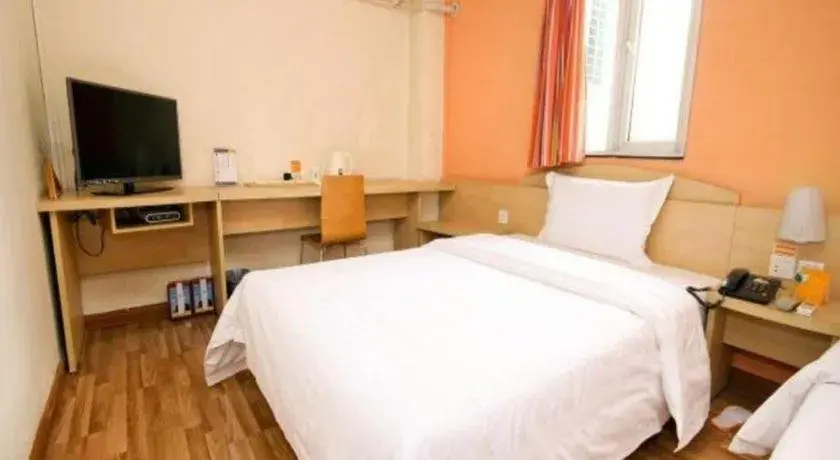 Bed in 7 Days Inn Xi'an Xijing Hospital Tonghuamen Metro Station Bed in 7 Days Inn Xi'an Xijing Hospital Tonghuamen Metro Station