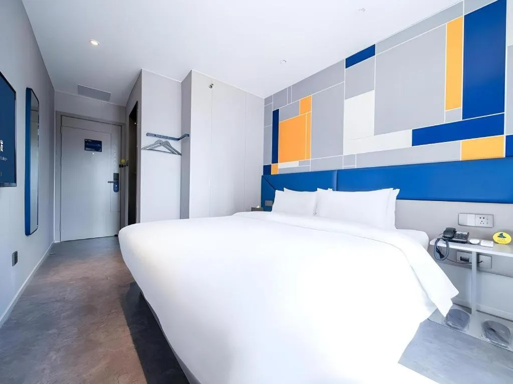 Bed in 7 Days Inn Xi'an Xijing Hospital Tonghuamen Metro Station