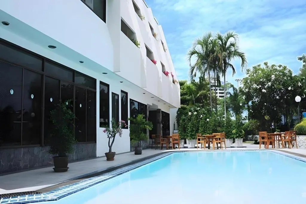 Bangsaen Villa Hotel