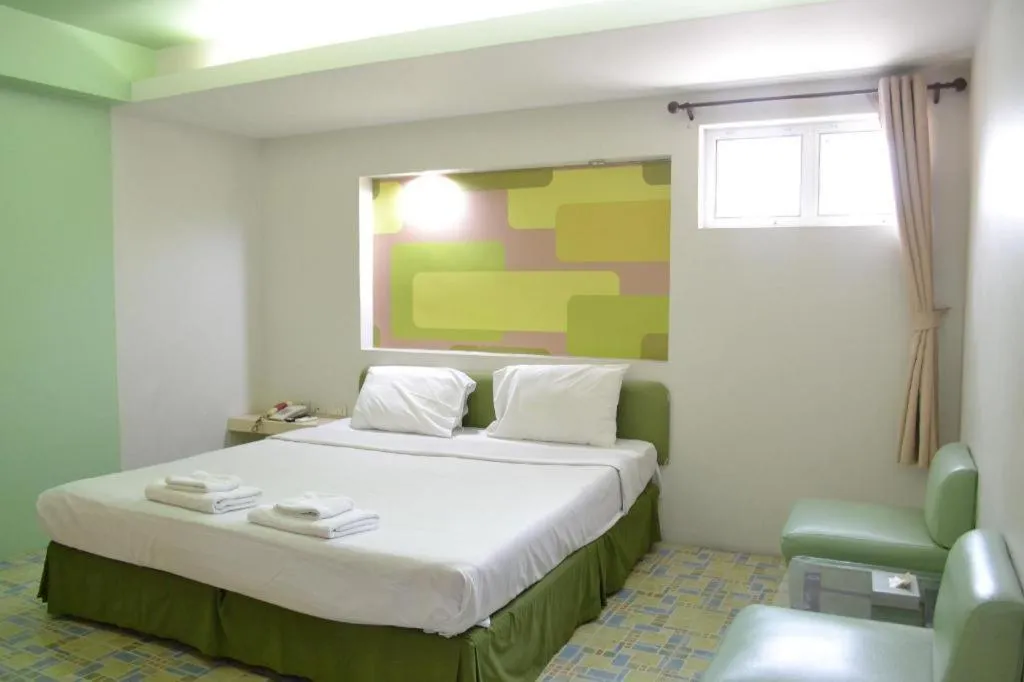 Bed in Bangsaen Villa Hotel