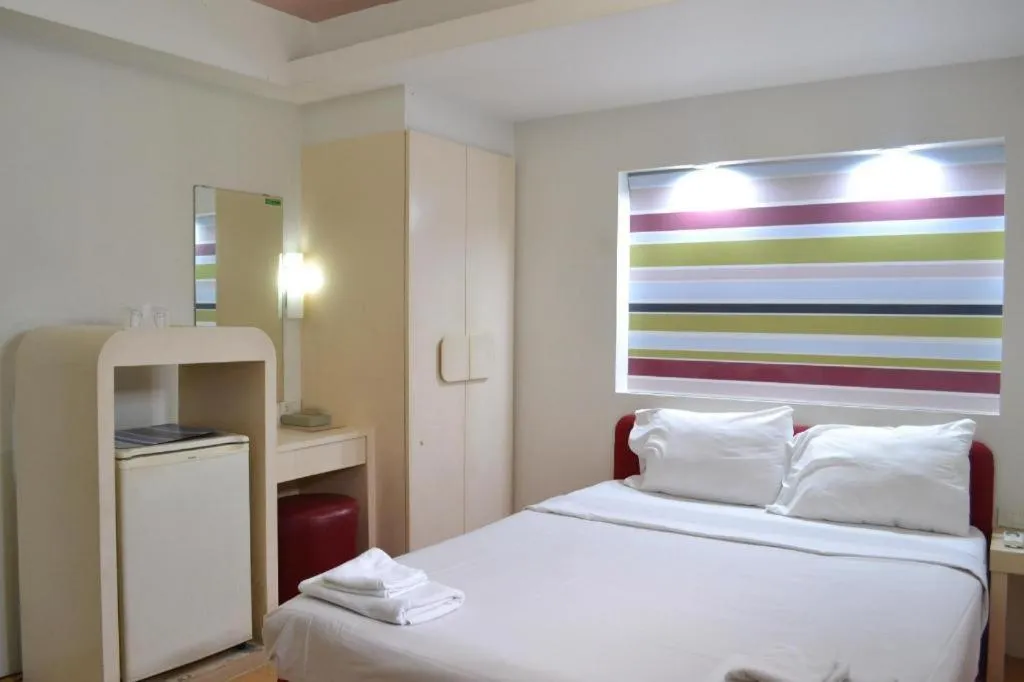 Bed in Bangsaen Villa Hotel