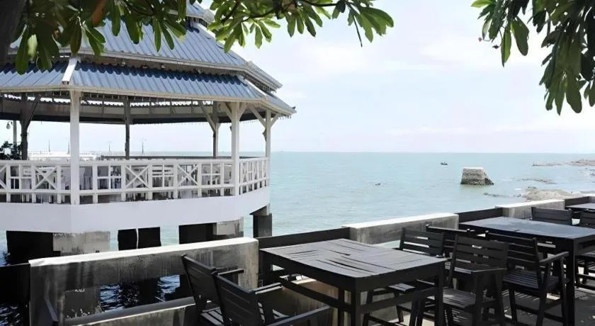 Bangsaen Villa Hotel