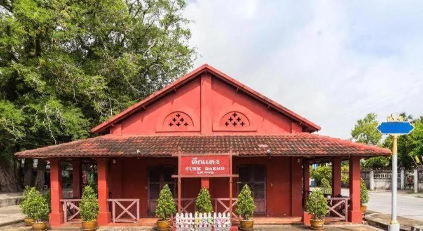 The Pride Hotel At Laemsing