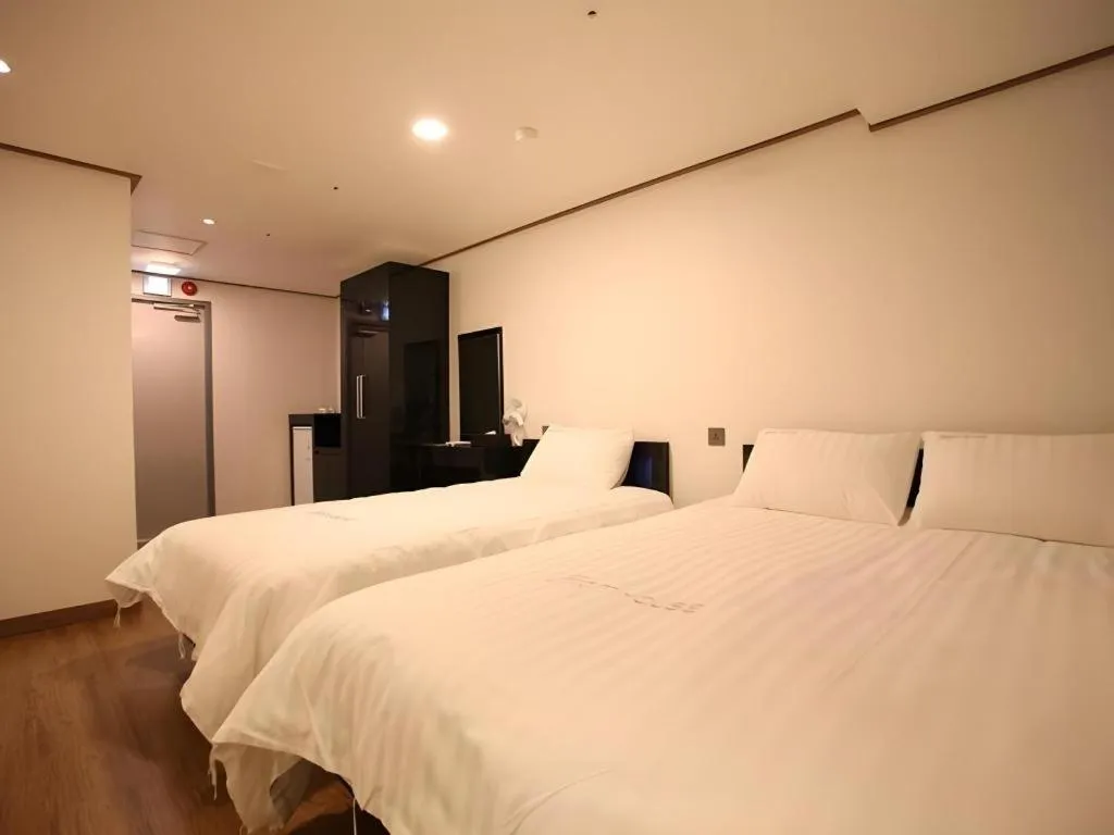 Bed in Myeongdong Mom House