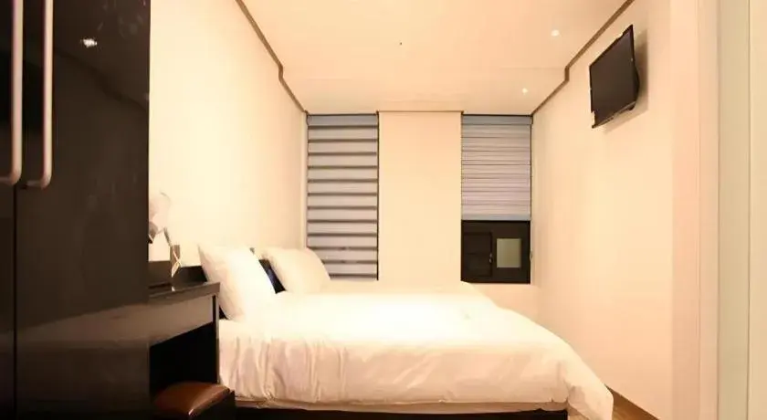 Bed in Myeongdong Mom House Bed in Myeongdong Mom House