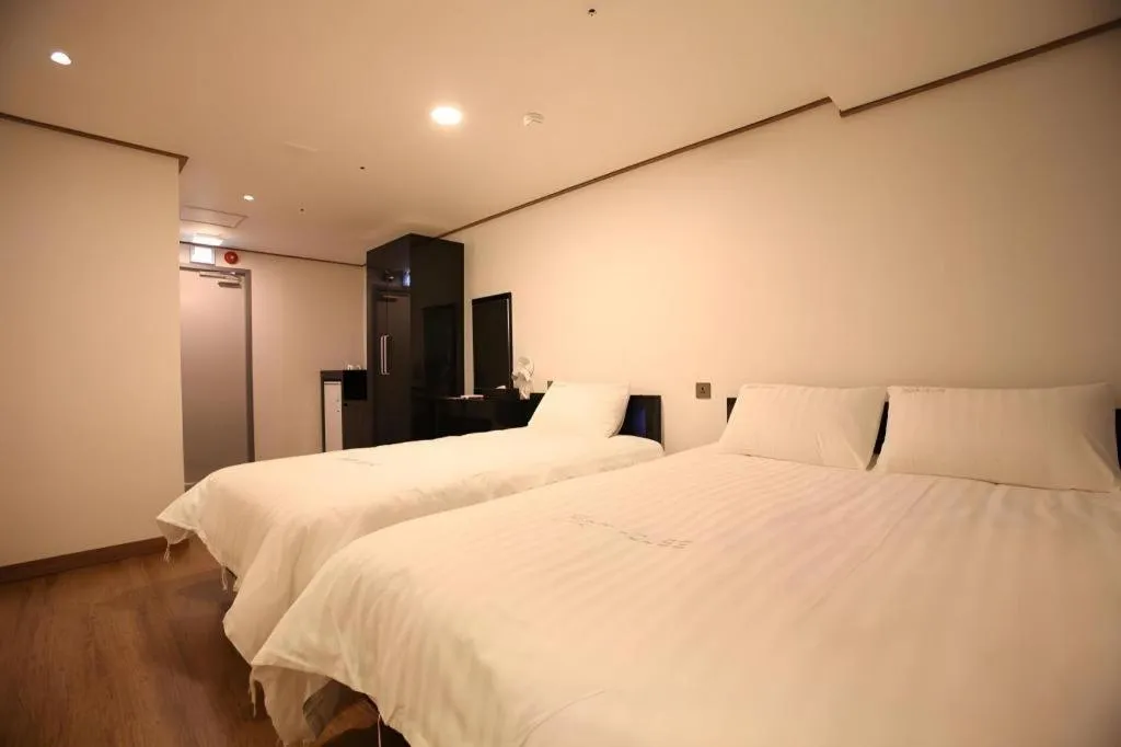 Bed in Myeongdong Mom House