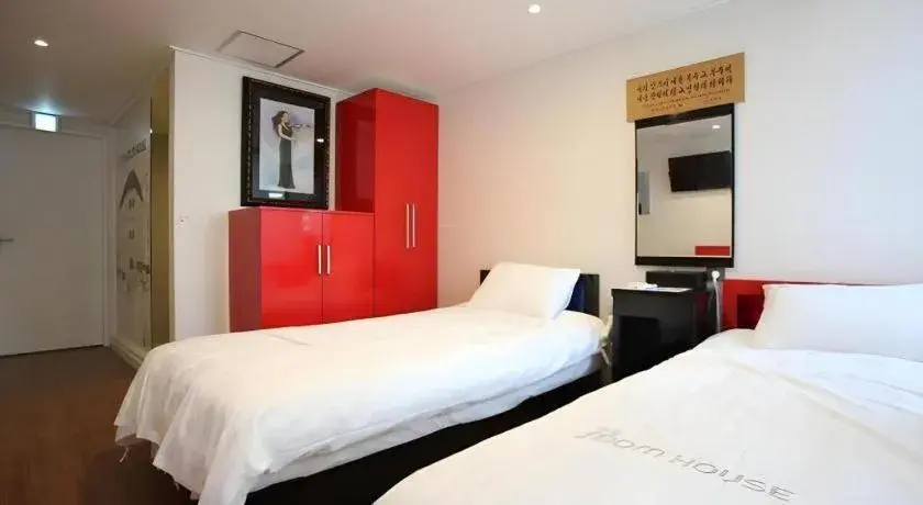 Bed in Myeongdong Mom House Bed in Myeongdong Mom House