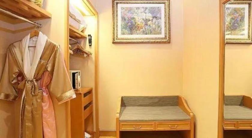 Bed in Regency Hotel