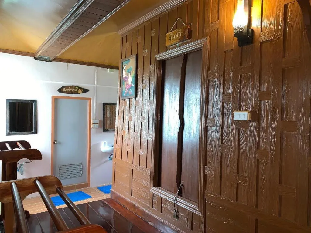 RuenNamyen Resort Amphawa