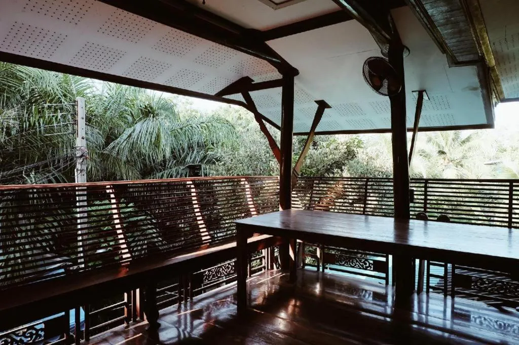 RuenNamyen Resort Amphawa