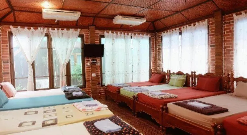 Bed in RuenNamyen Resort Amphawa