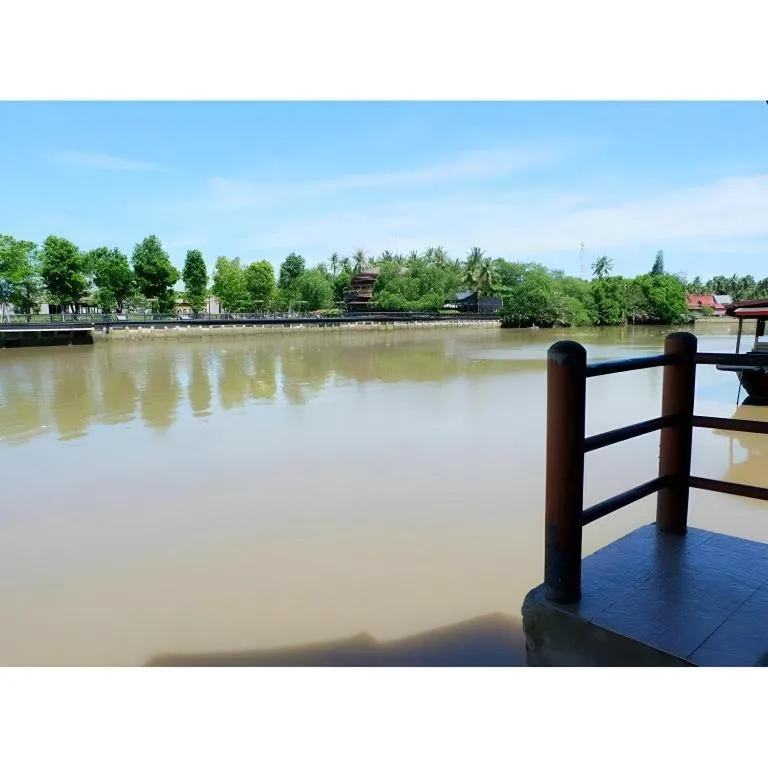 RuenNamyen Resort Amphawa