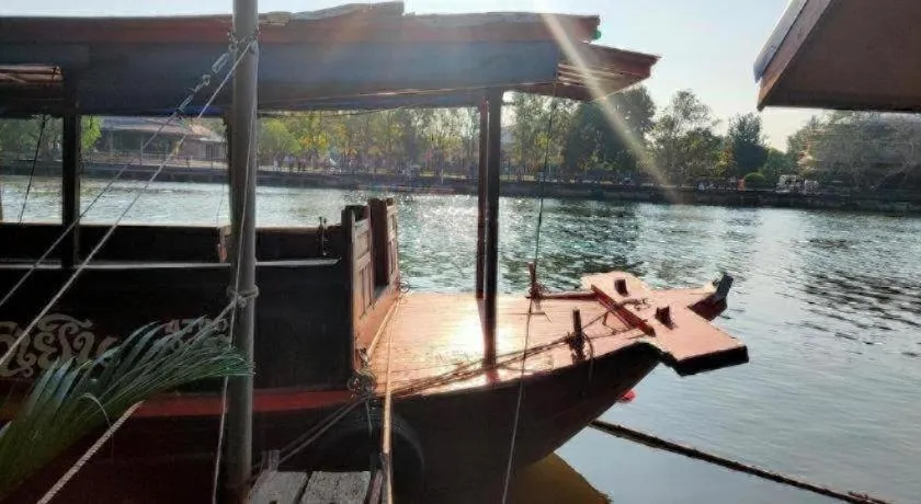 RuenNamyen Resort Amphawa