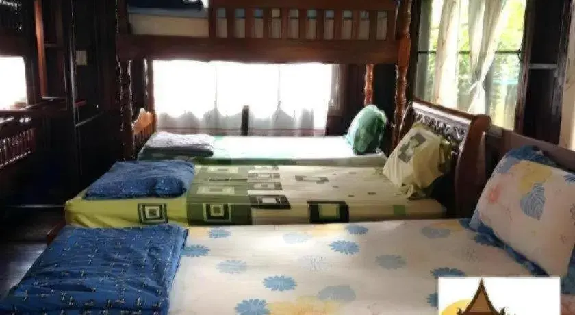 Bed in RuenNamyen Resort Amphawa Bed in RuenNamyen Resort Amphawa