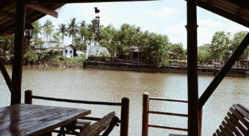 RuenNamyen Resort Amphawa