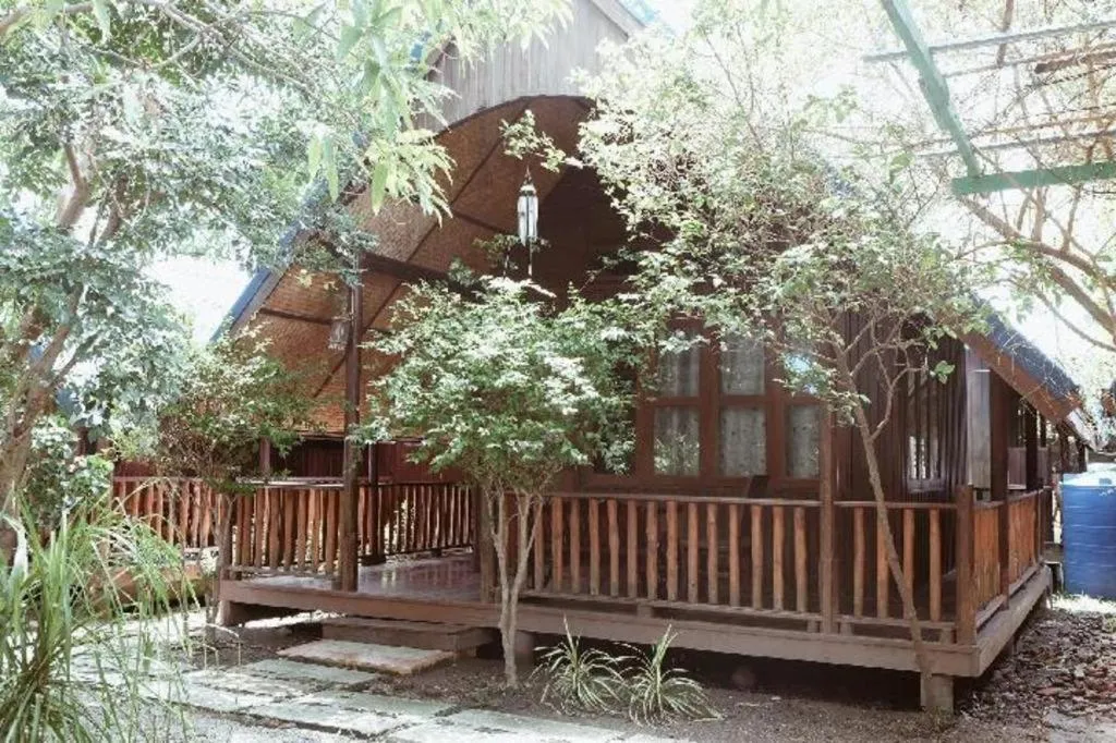 RuenNamyen Resort Amphawa