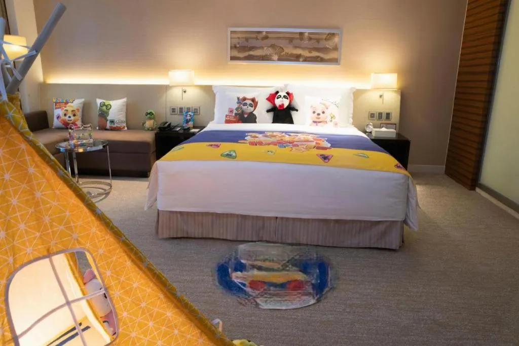 Bed in New World Guiyang Hotel