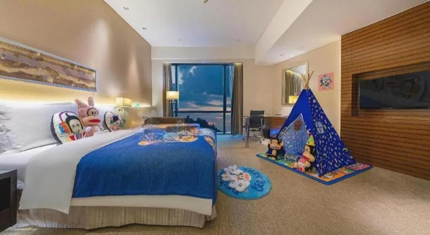 Bed in New World Guiyang Hotel