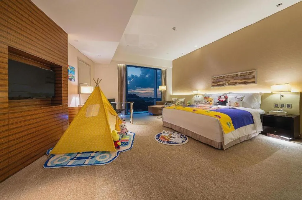 Bed in New World Guiyang Hotel