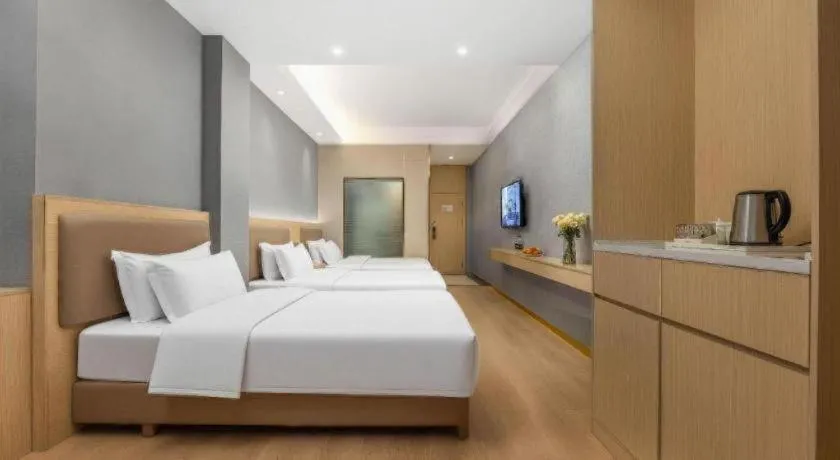 Bed in Vienna Hotel Nanning Train Station