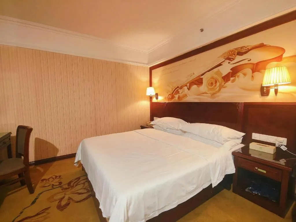 Bed in Vienna Hotel Nanning Train Station