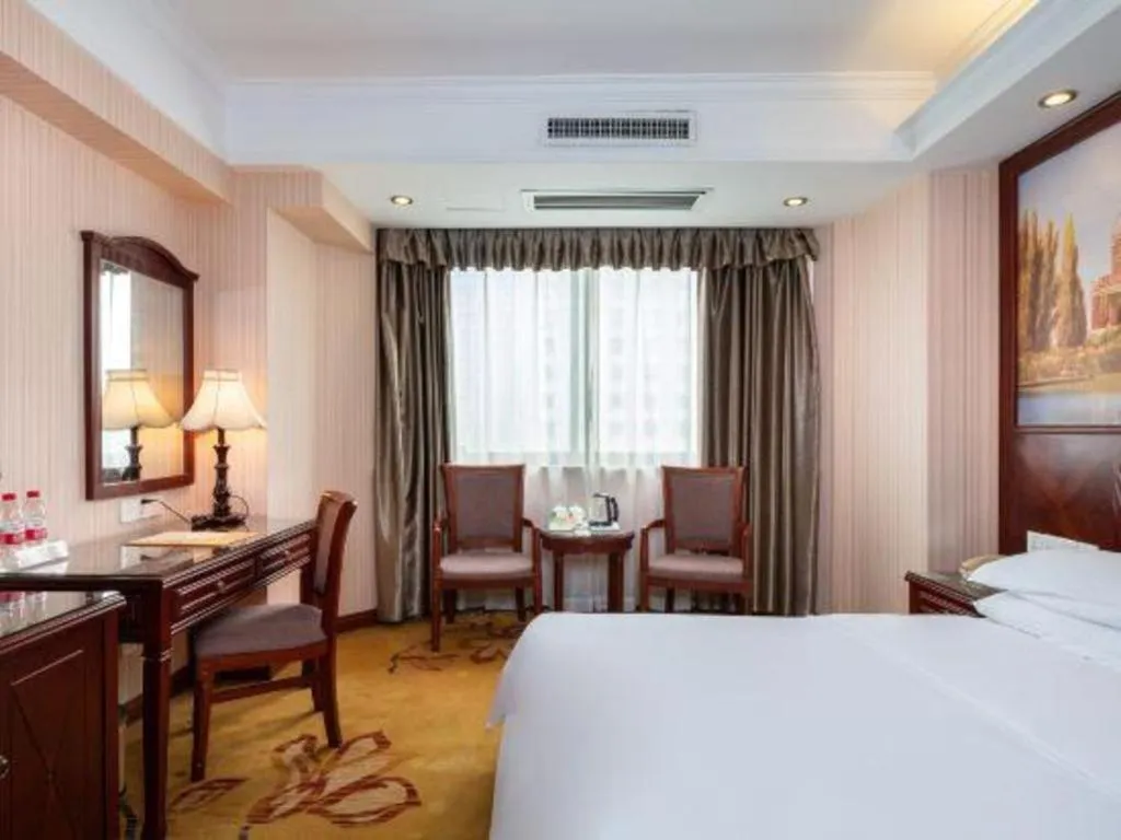 Bed in Vienna Hotel Nanning Train Station