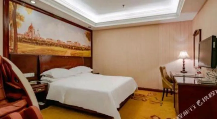 Bed in Vienna Hotel Nanning Train Station