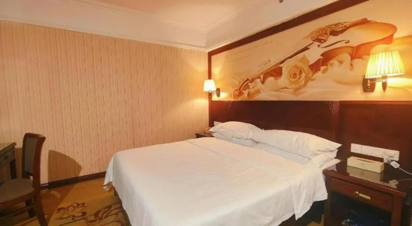 Bed in Vienna Hotel Nanning Train Station