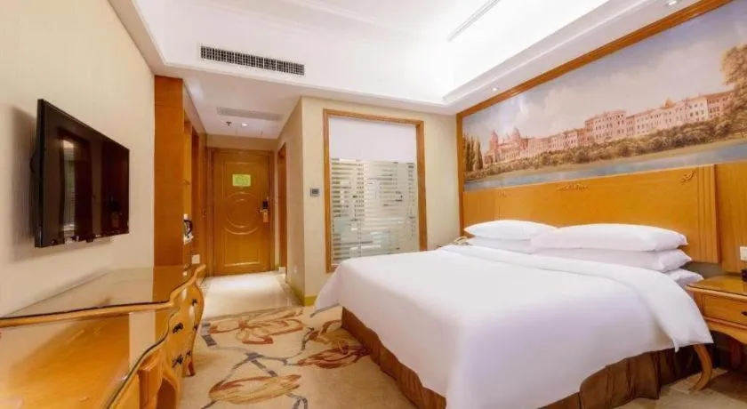 Bed in Vienna International Hotel Shenzhen North Station Branch