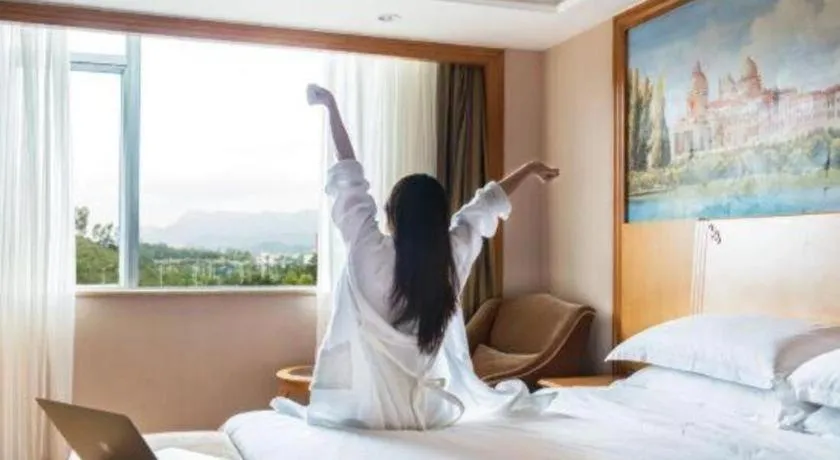 Bed in Vienna International Hotel Shenzhen North Station Branch