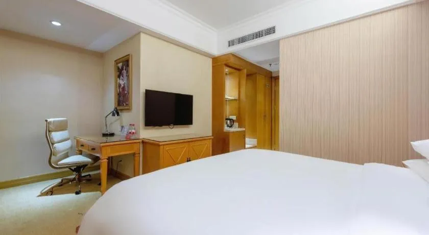 Bed in Vienna International Hotel Shenzhen North Station Branch