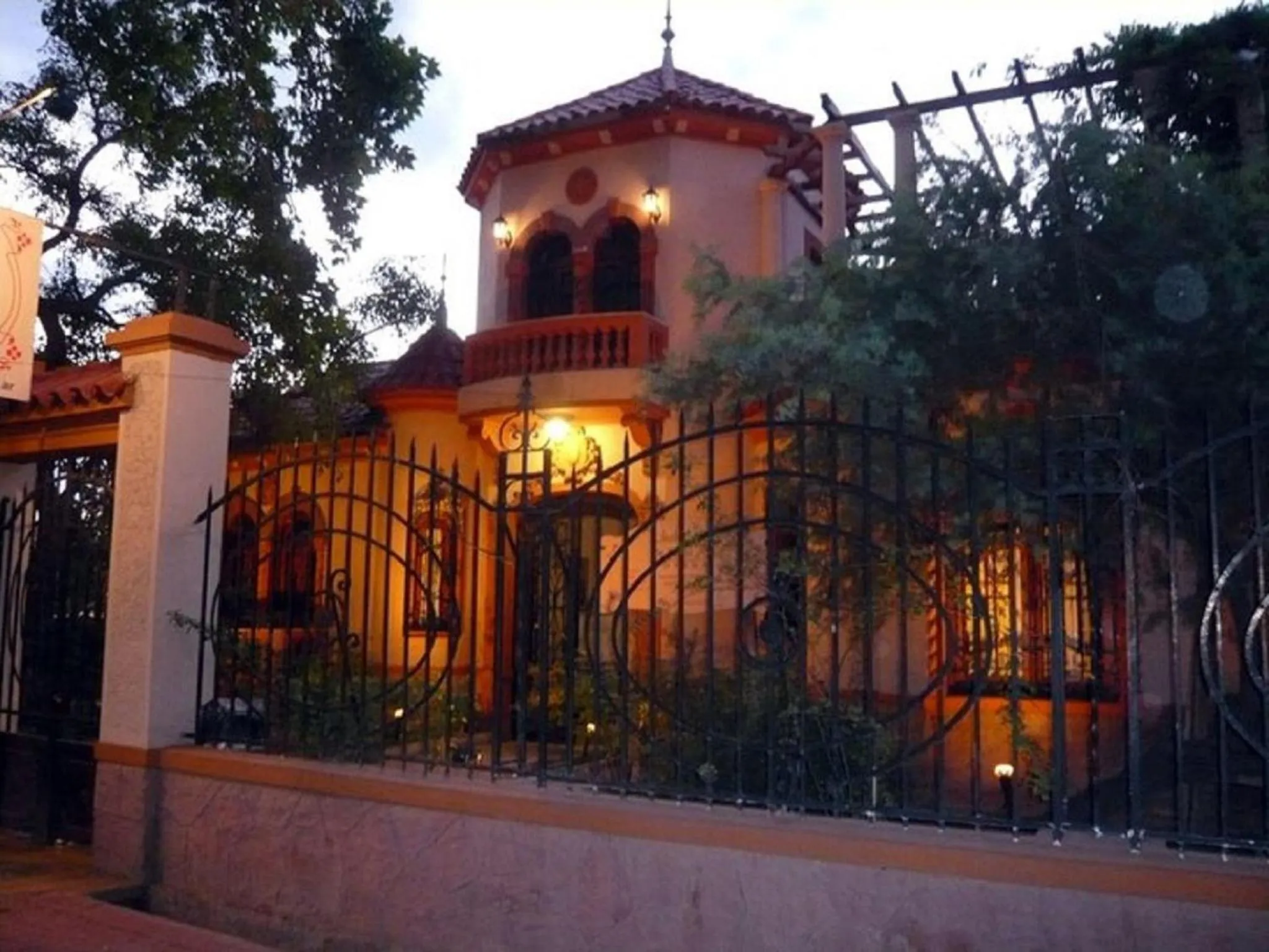 Facade/entrance in Posada Chalet de Bassi