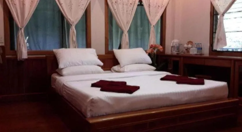 Bed in Phuphan Park Hotel
