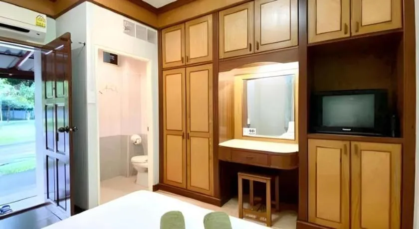 Bed in Phuphan Park Hotel