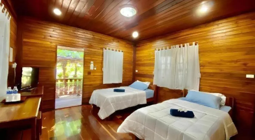 Bed in Phuphan Park Hotel