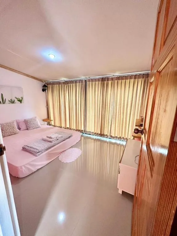 Bed in The Color Resort Amphawa
